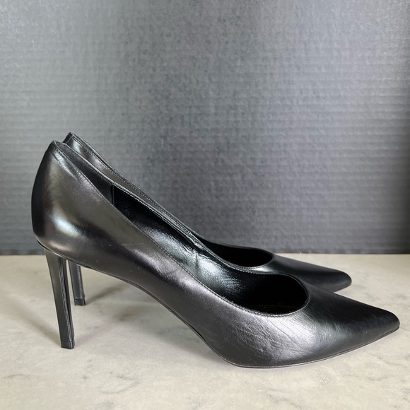 Celine Black Leather Pumps IT 40 - Picture 4 of 9